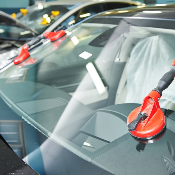 What auto glass service to contact when windshield is broken 